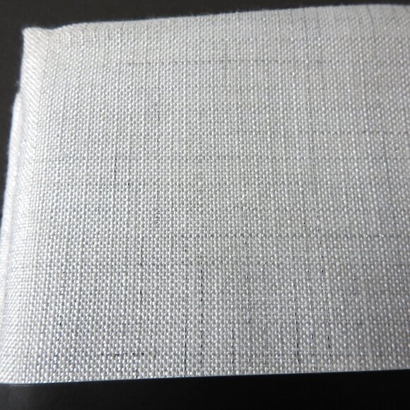 NWT Oblong Polyester Tablecloth White Silver Thread Deluxe 84" Any Occasion - Picture 5 of 8